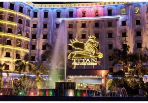 Titan King Resort and Casino nằm dọc thành phố biển Bavet